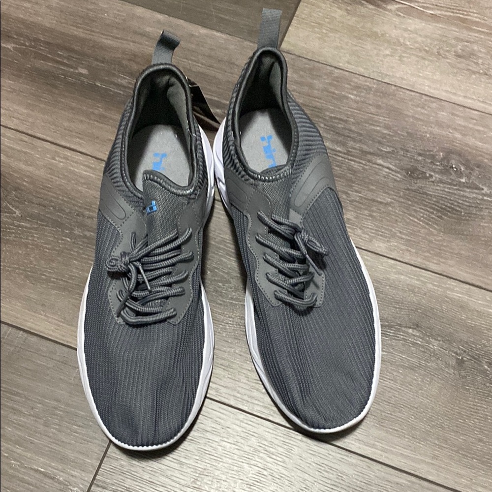 NWT!‎ Hind Gray Athletic Shoes